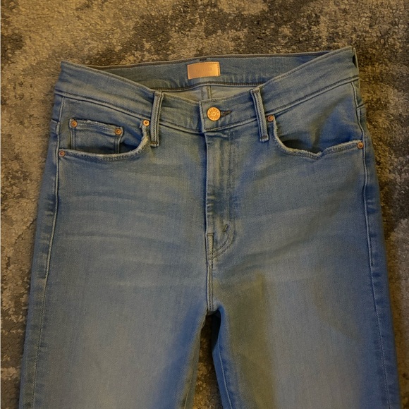 MOTHER Jeans, The Weekender Fray, color California Cruiser Size 30 - Picture 2 of 5